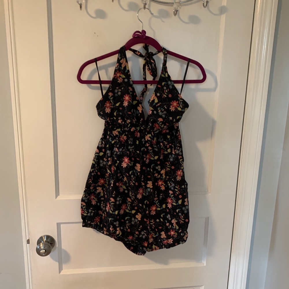 Romper w/ pockets!!